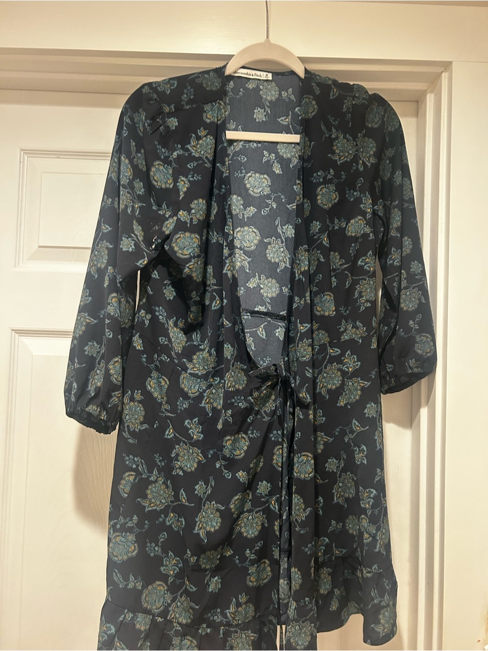 Abercrombie & Fitch Black Floral Sheer Tie-Front Kimono